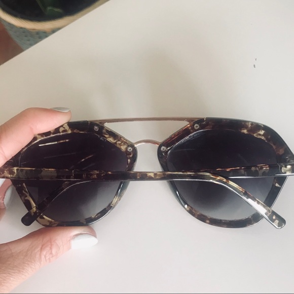 Tortoiseshell & Gold Sunglasses - Picture 3 of 3